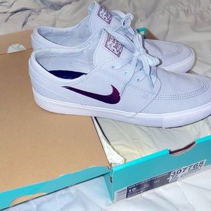 Stefan janoski In Grey with maroon check